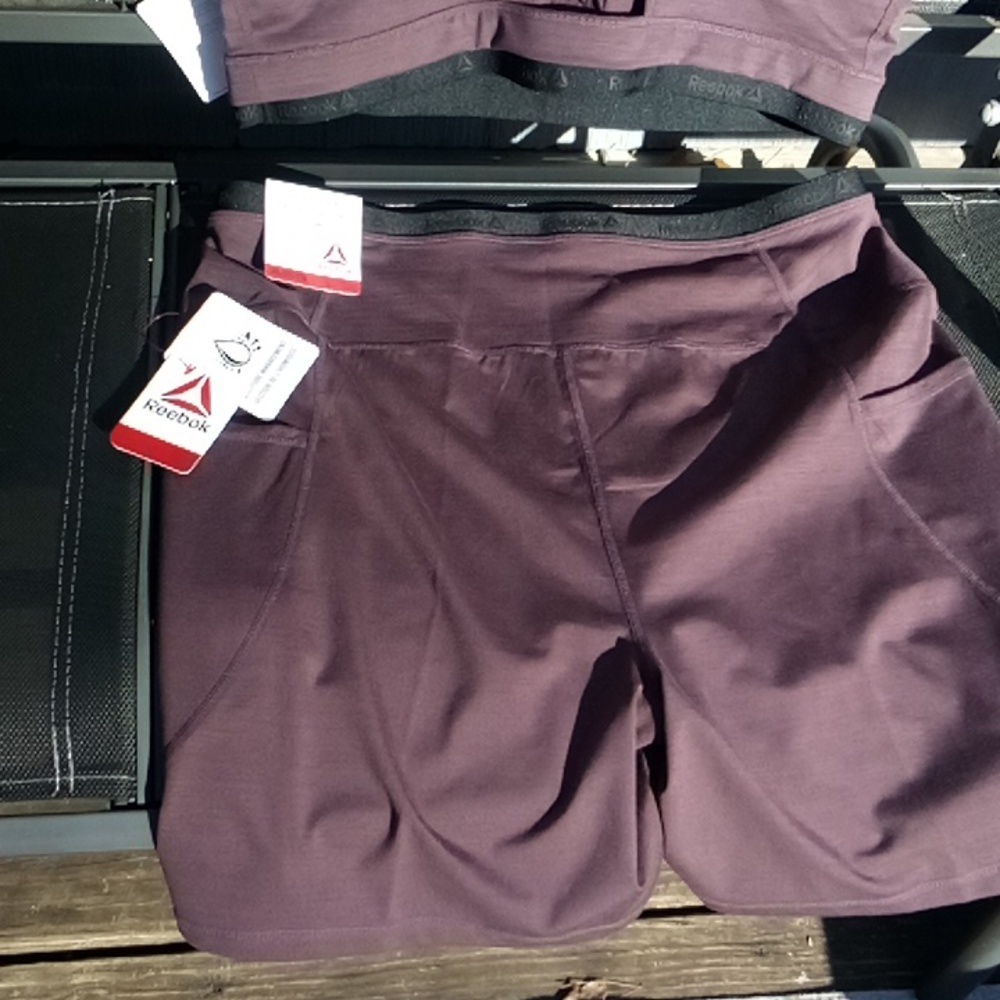2 piece REEBOK Set Sports bra & shorts with pockets Wicking Size XXL NEW w/tags - Picture 5 of 6